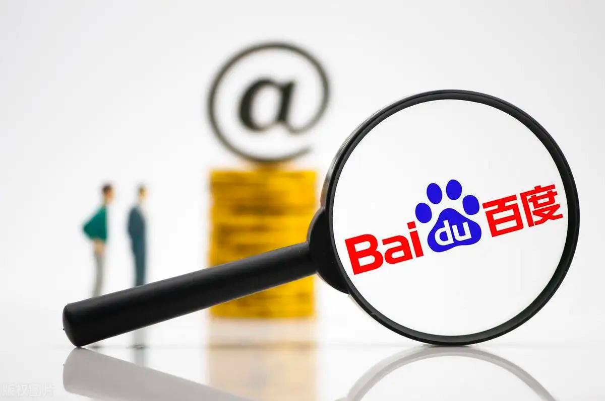 武汉一公厕旁花坛被贴上男士小便处